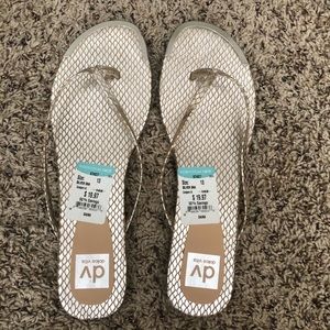 Dolce Vita Silver Flat Sandal - SIZE 13